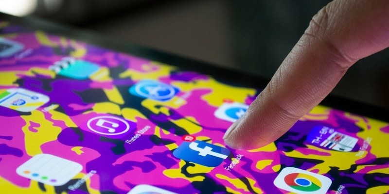 Lunchtime Research Seminar -  The warming effect of social media