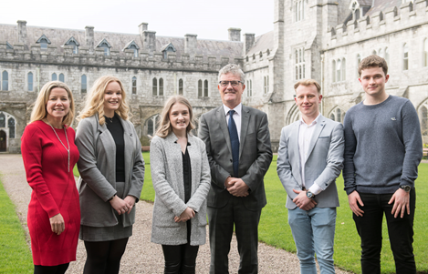 2022 Dean's Scholars List L-R: Professor Thia Hennessy, (CUBS Dean), Davina O’Flaherty (DSL), Kate Cronin (DSL), President John O’Halloran (President UCC), Ben Bolger (DSL), Oran Kelly (21/22 DSL group) - Cork University Business School CUBS - University College Cork - UCC