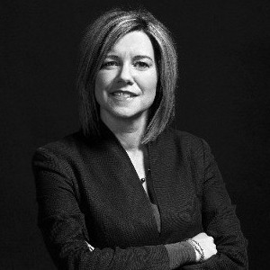 Professor Thia Hennessy