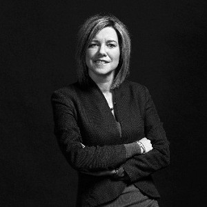 Professor Thia Hennessy